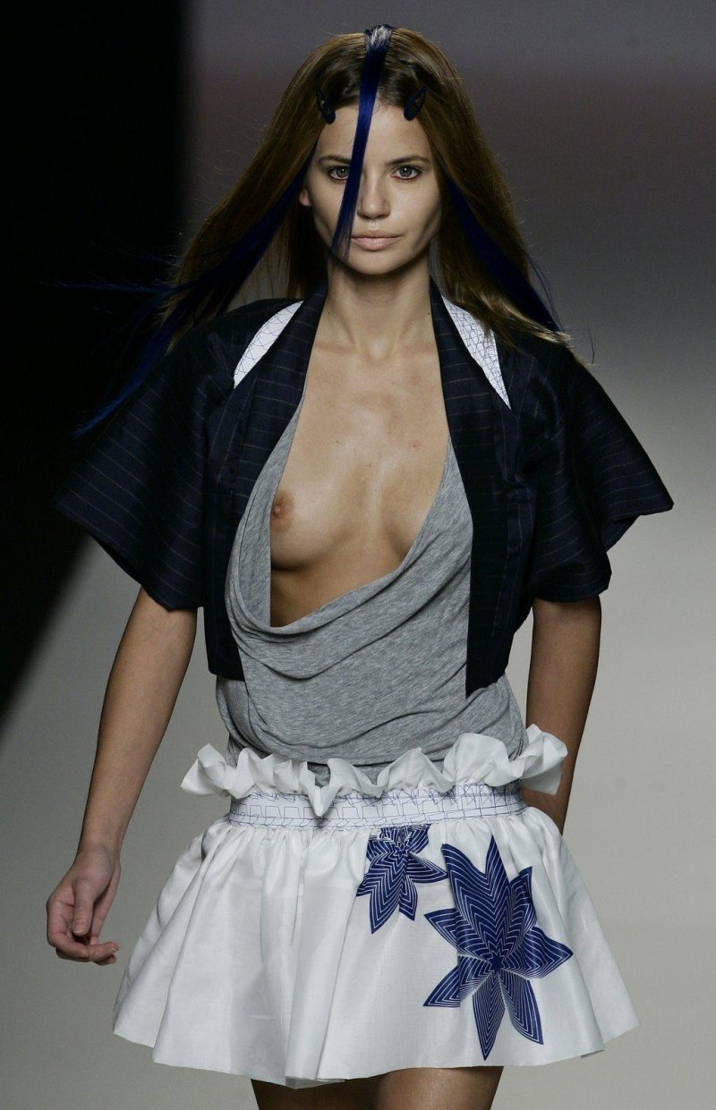 Модели на показе