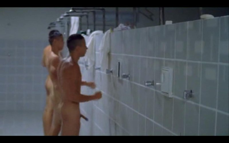 Голые мальчики в душе