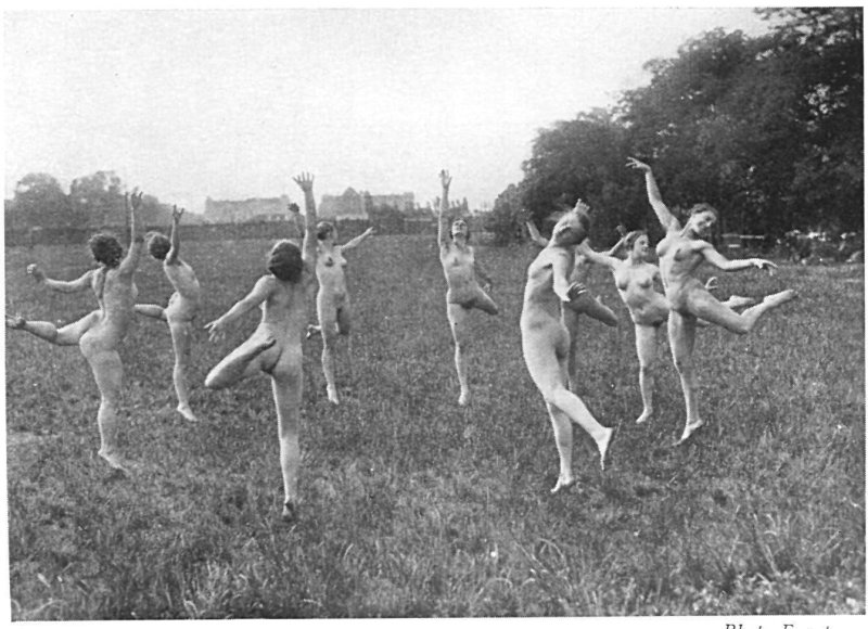 Голые девушки в лагере