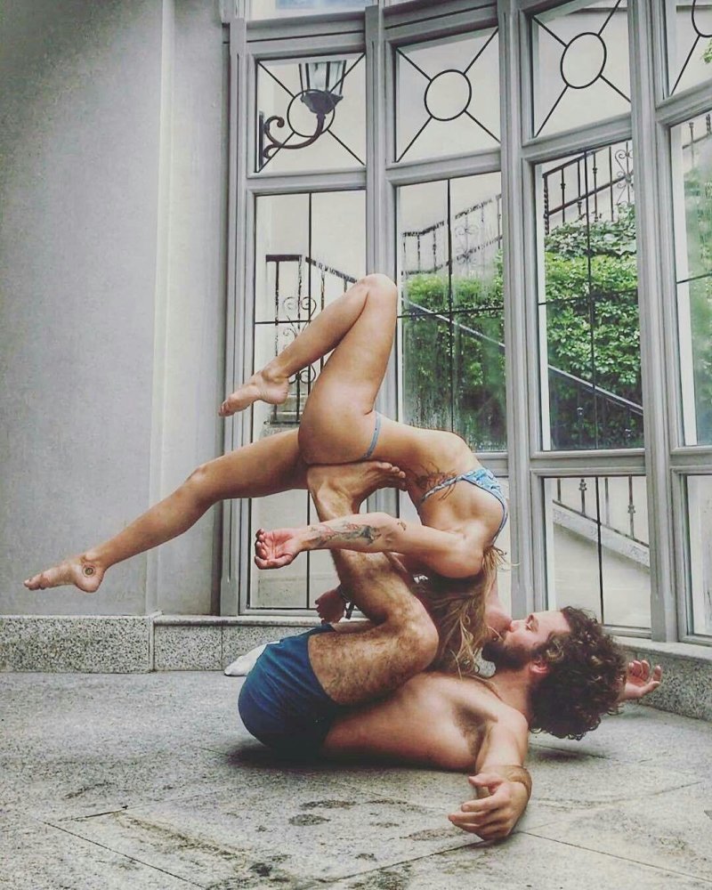 Акройога пирамида