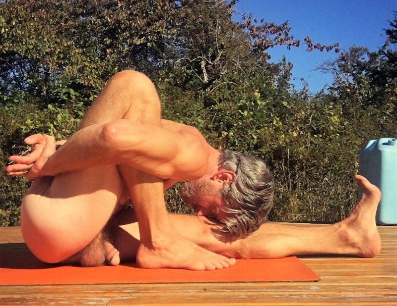 Эротическая йога для мужчин