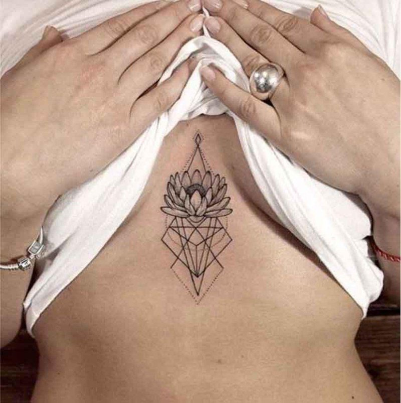 Татуировка лотос