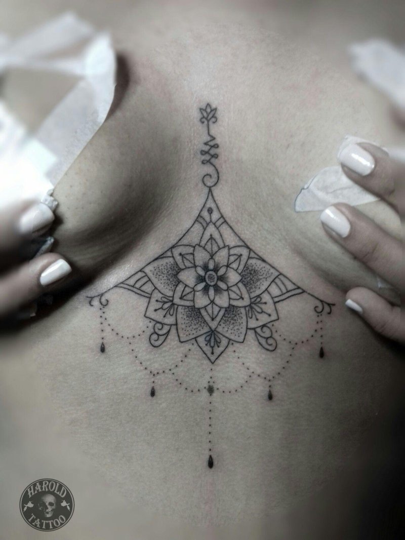 Татуировки для девушек под грудью