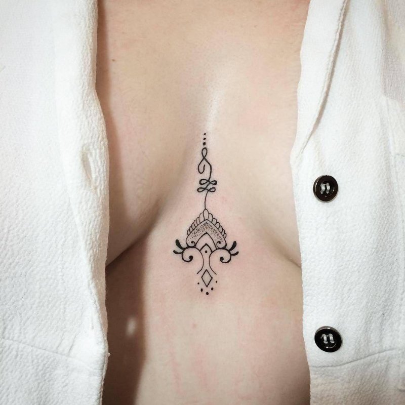 Тату для девушек под грудью