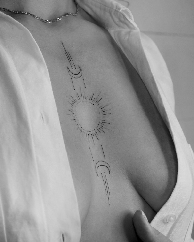 Тату солнца на груди