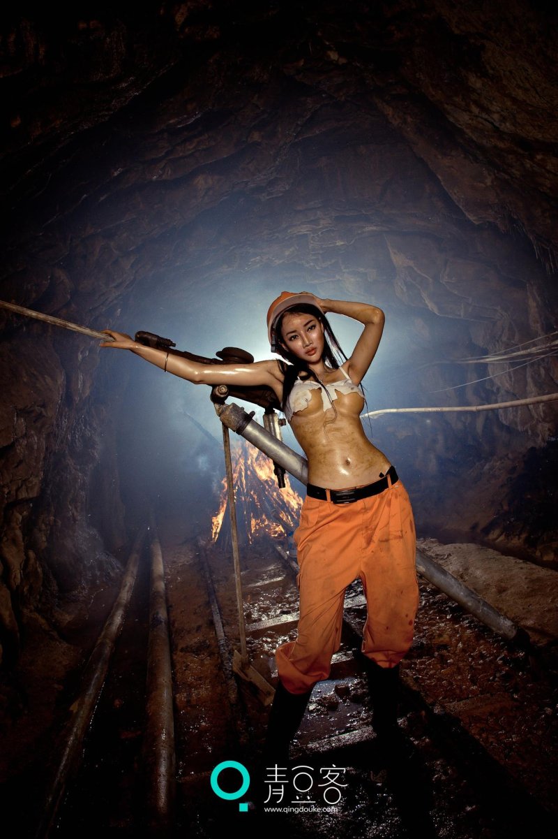 Девушка шахтер