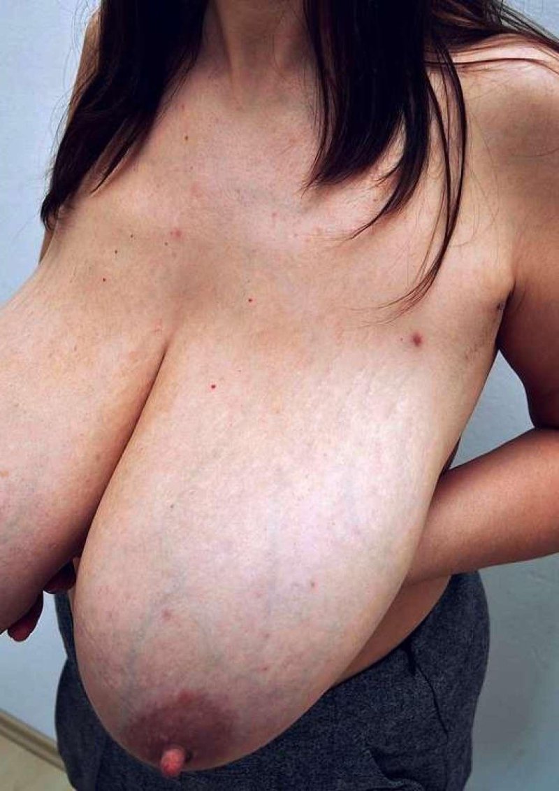 Огромные висячие сиськи с молоком maximoom