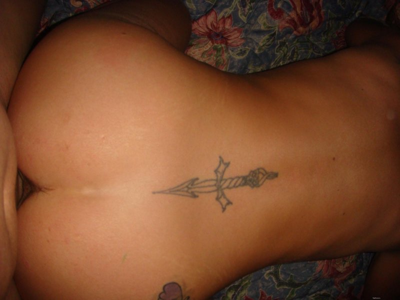 Тату меч на спине