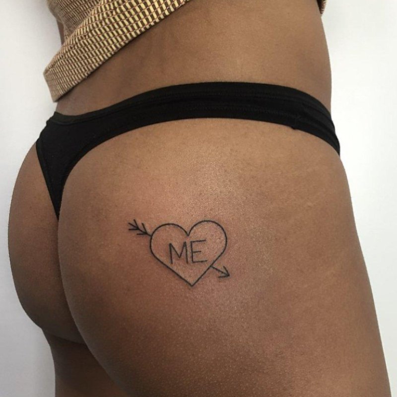 Тату на попе для девушек маленькие