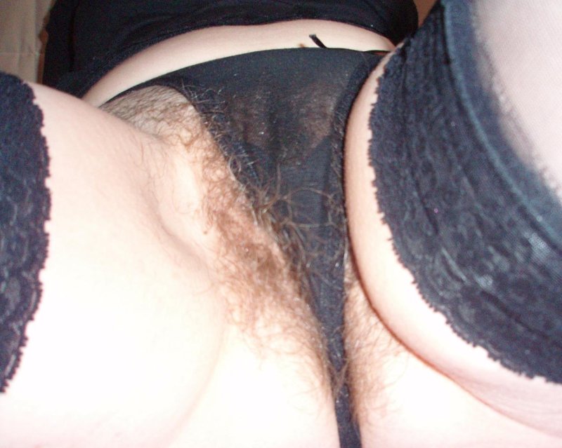 Волосатая жена в трусах