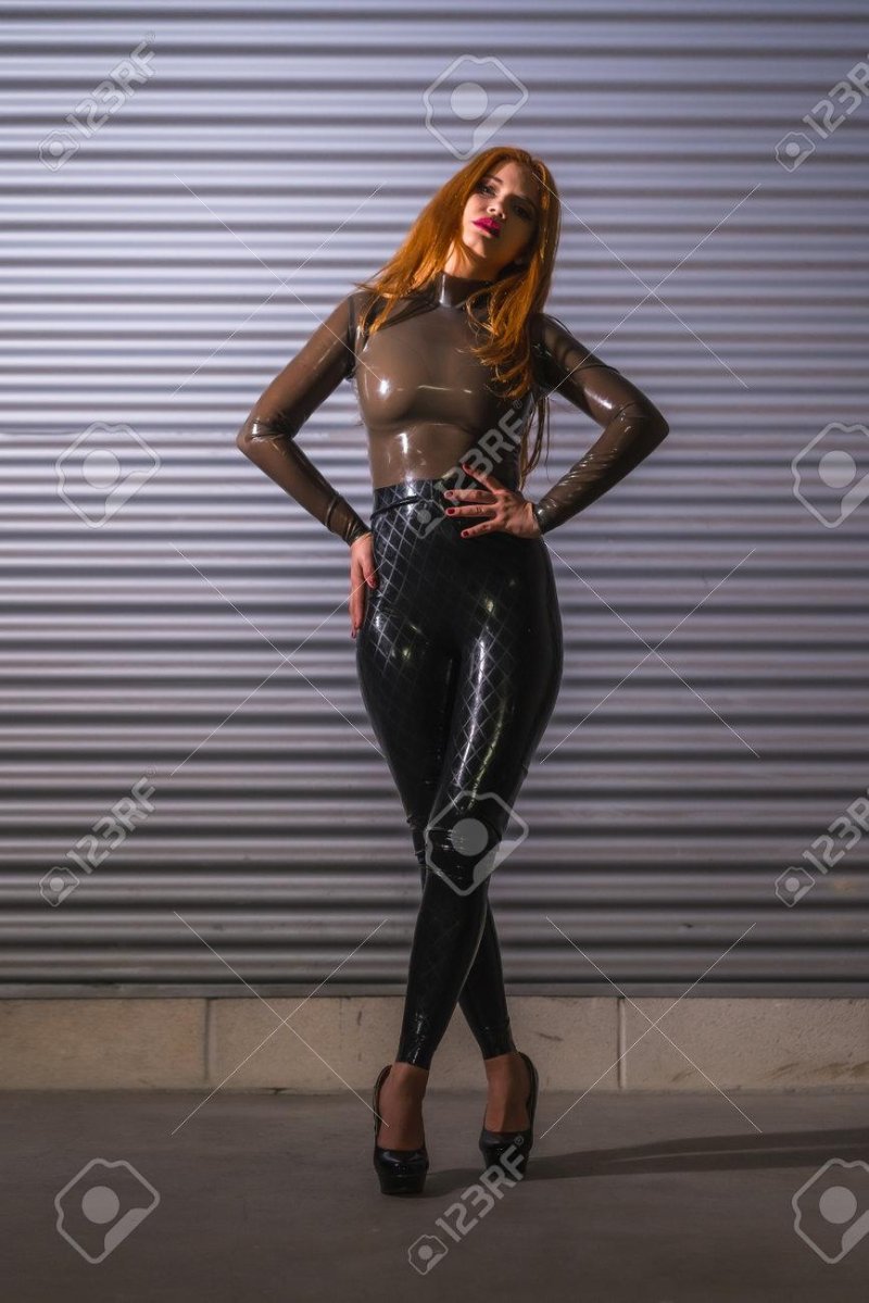 Девушки в латексной одежде