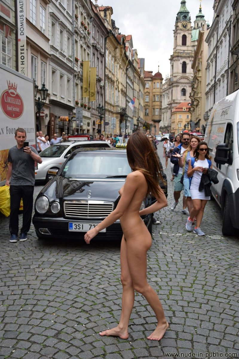 Чешки на улицах праги ню