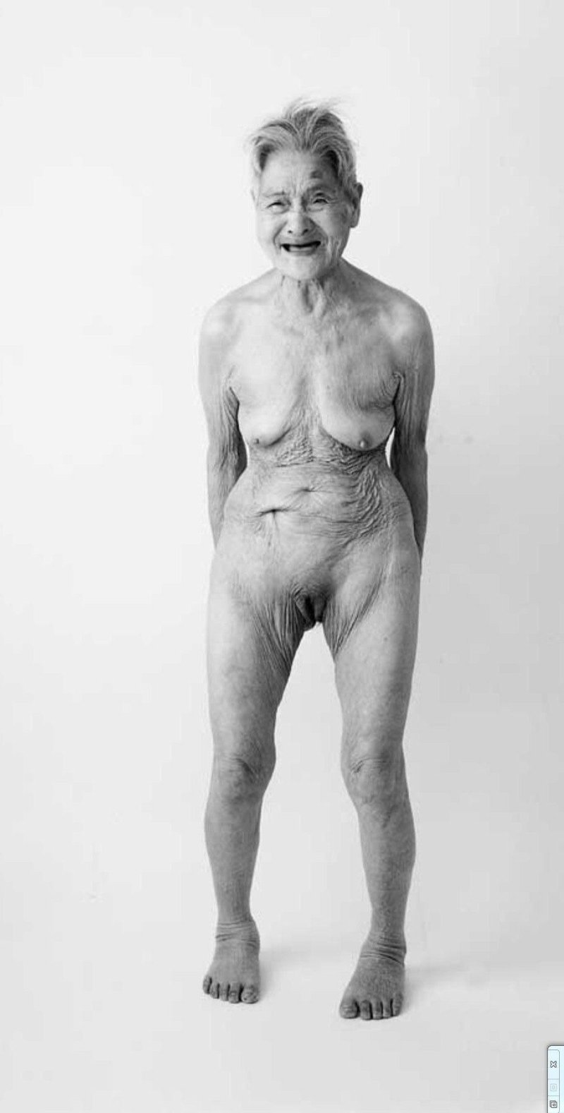 Фотосессии голых старых женщин