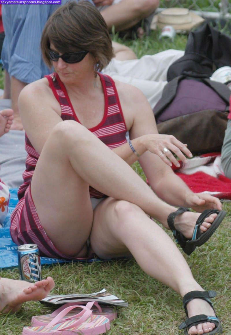 Подглядывание под платье