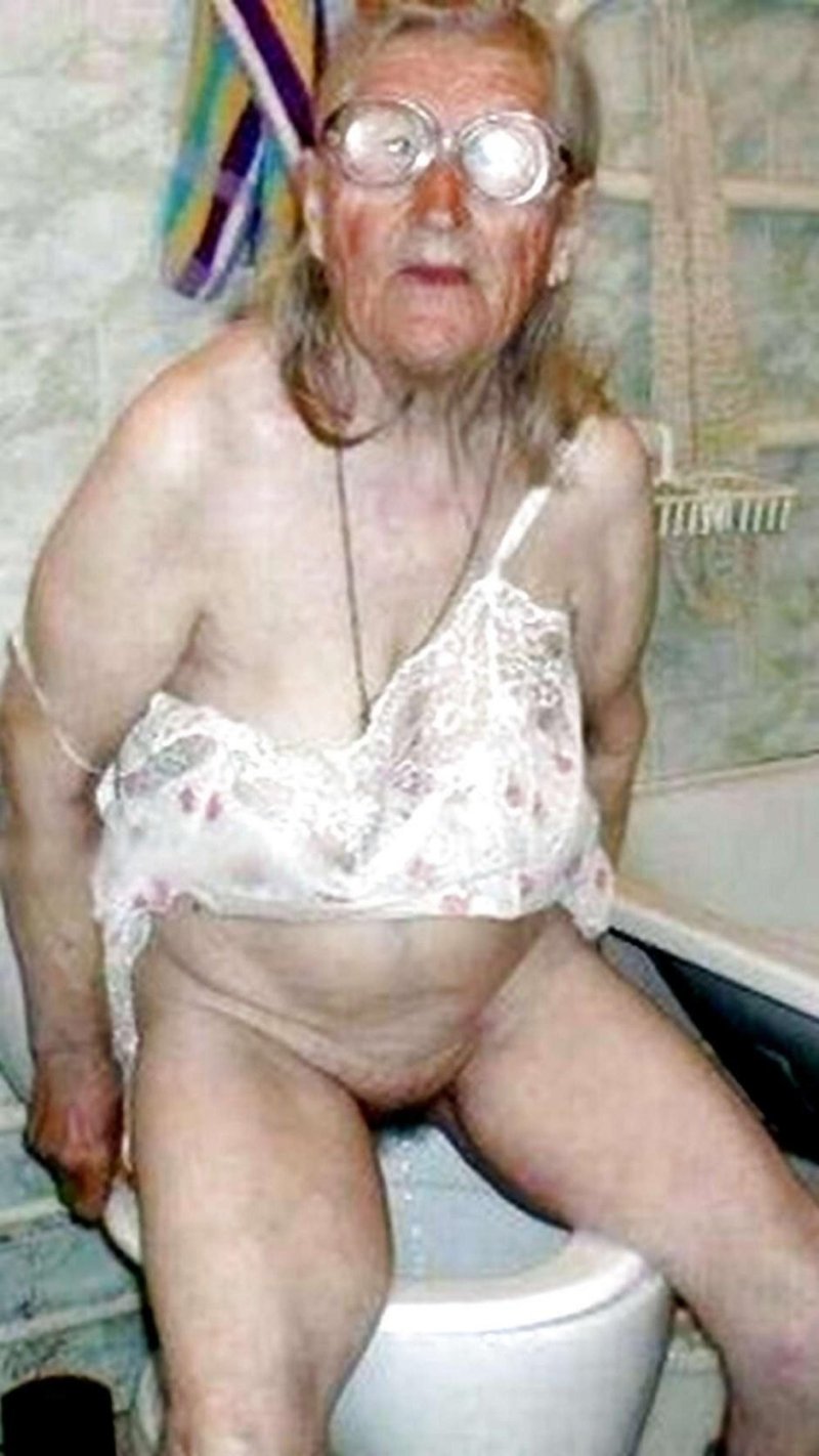 Старые грязные голые старухи