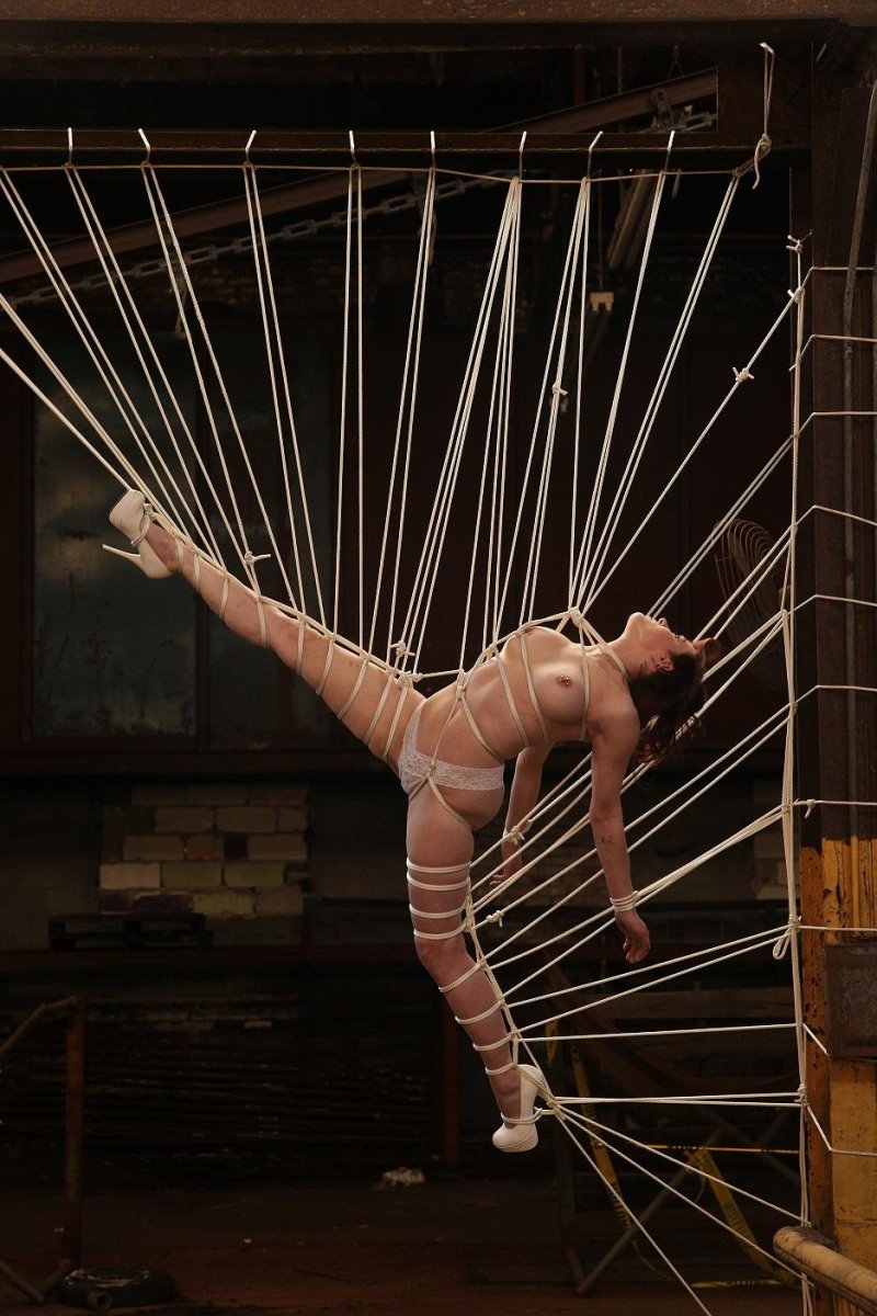 Бдсм подвешивание за сиськи