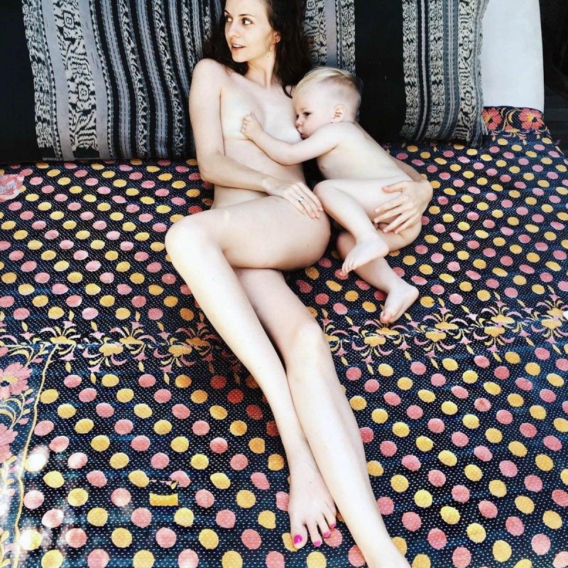 Голые мамочки с детками