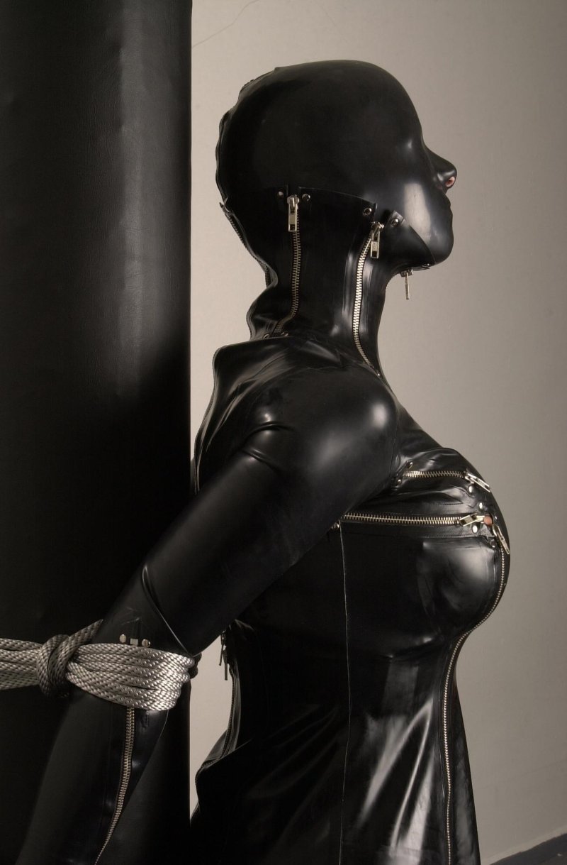 Металлический латекс бондаж