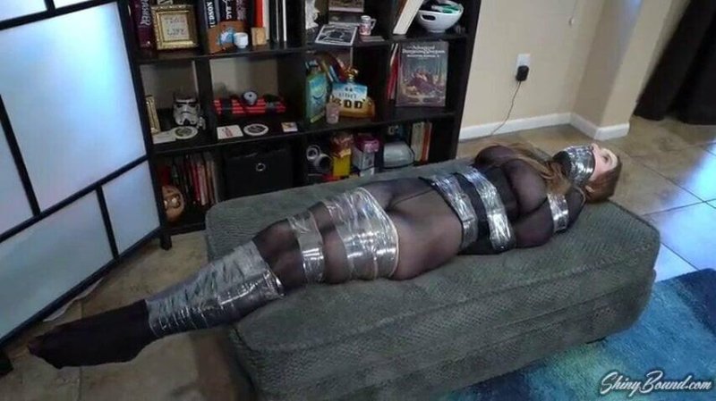 Связанные девушки скотчем