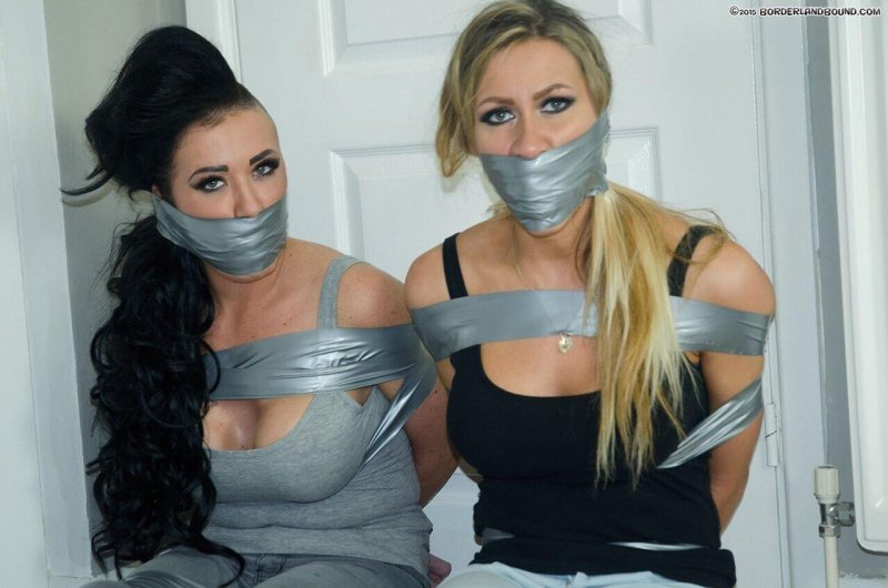 Связанная девушка скотчем