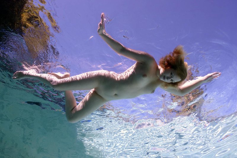 Обнаженыедевушки в воде