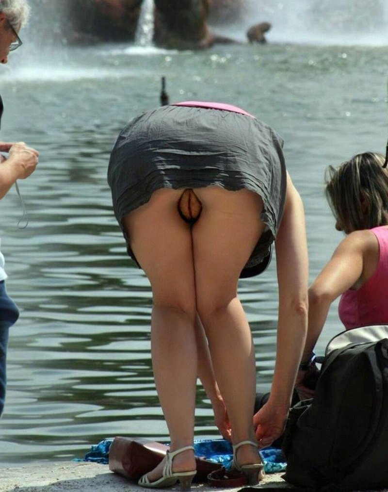 Девушка засветила попу