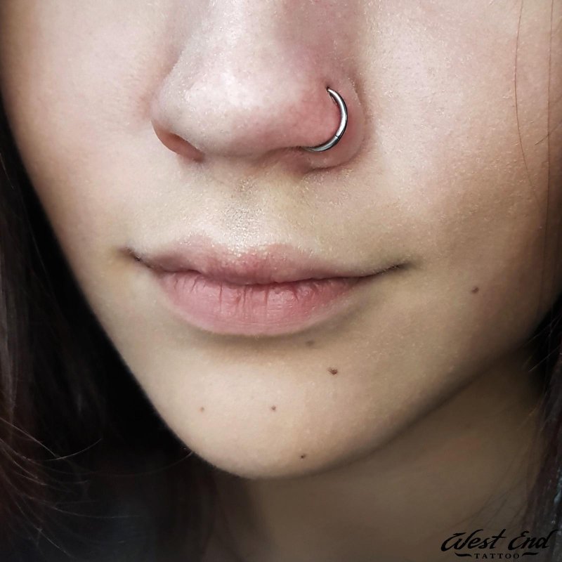 Нострил лабрет