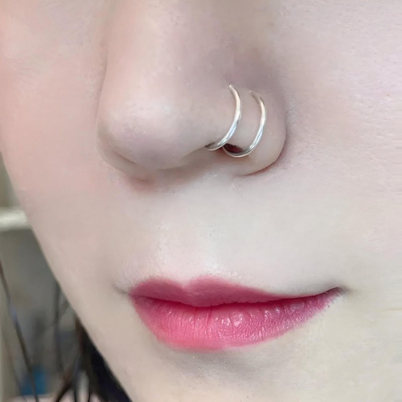 Кольца в носу пирсинг