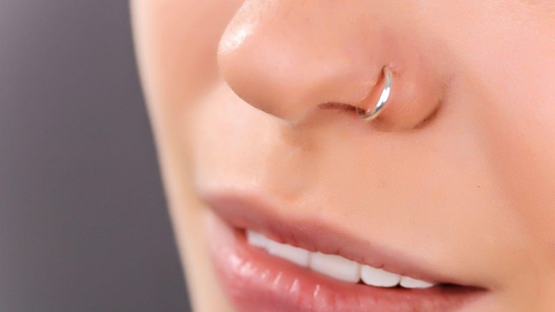 Прокол носа нострил