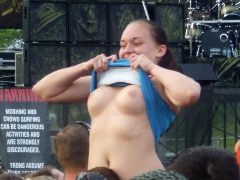 Случайные голые сиськи