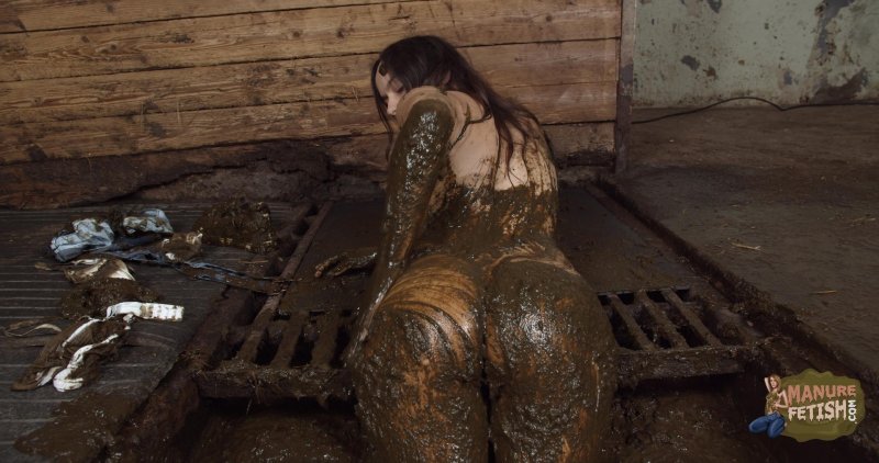 Баба в навозе