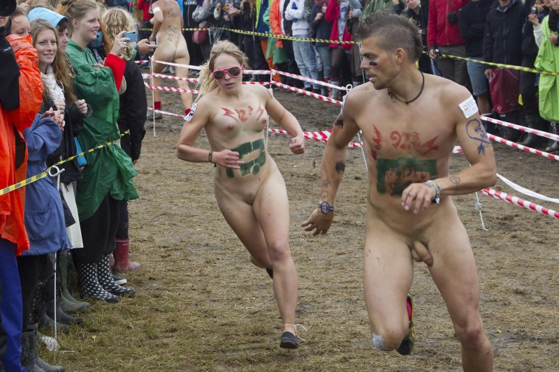 Массовые забеги женщин голышом