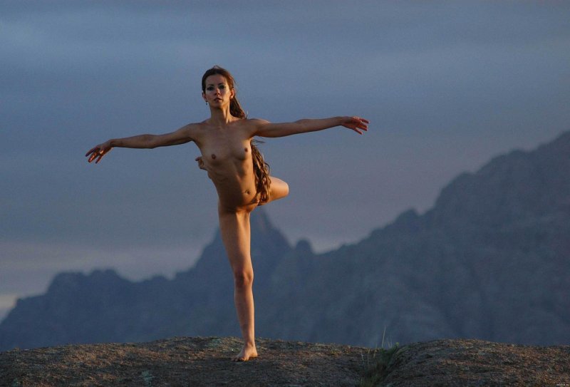 Голенькие альпинистки