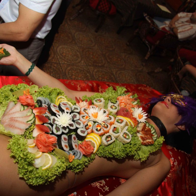 Ресторан nyotaimori япония