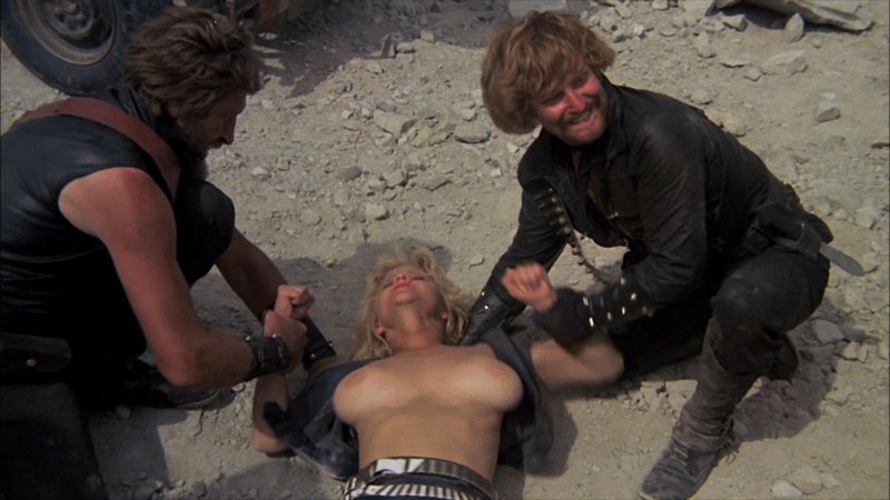 Линда вайсмейер колеса в огне сцены с сиськами