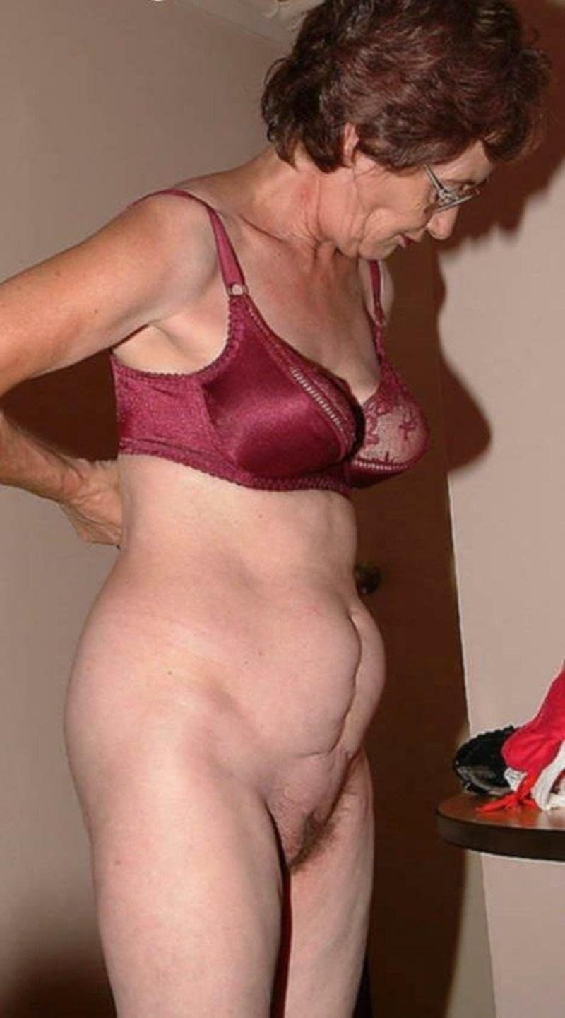 Голые женщины с дряблым животом