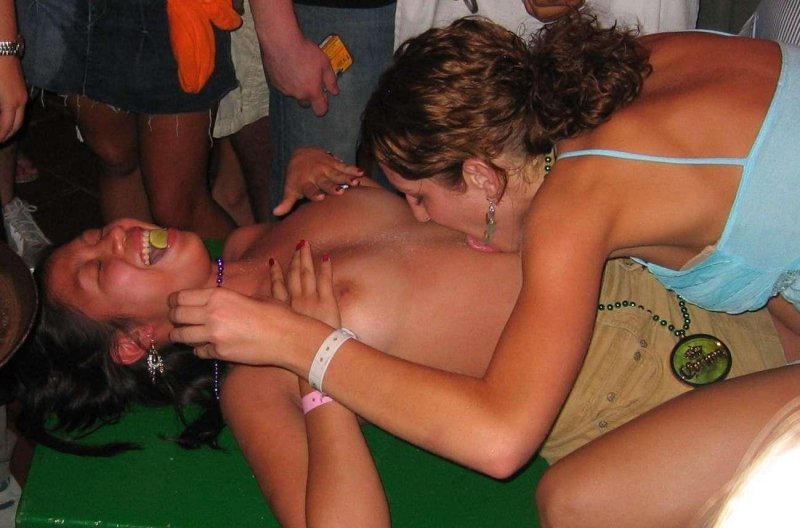 Девушки отрываются