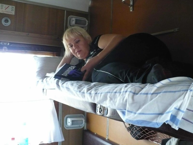 Красивые девушки в поезде