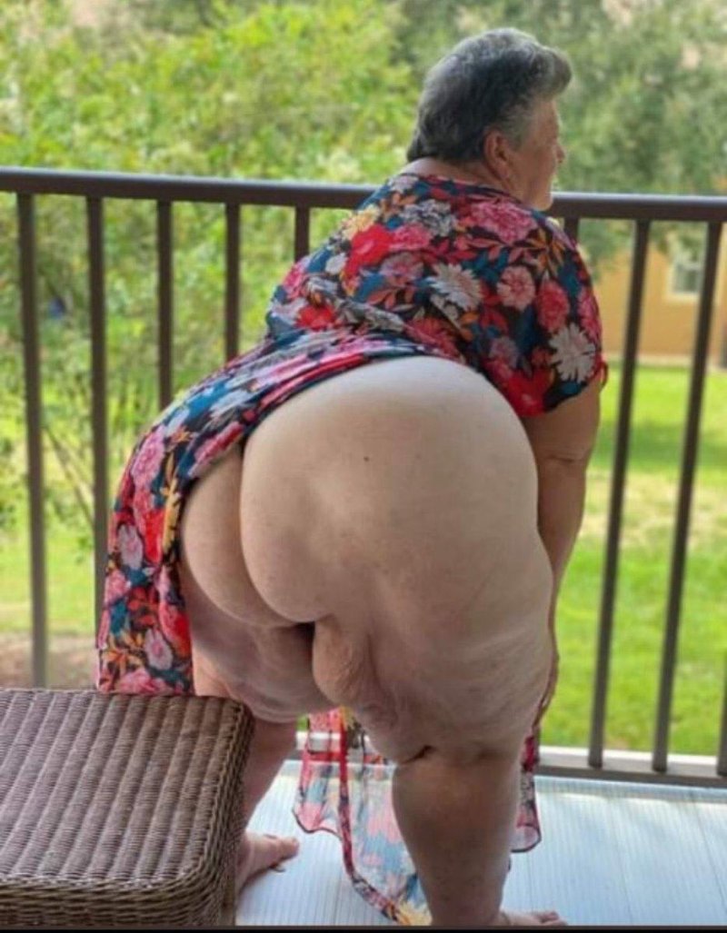 Голые бабушки с большими задницами