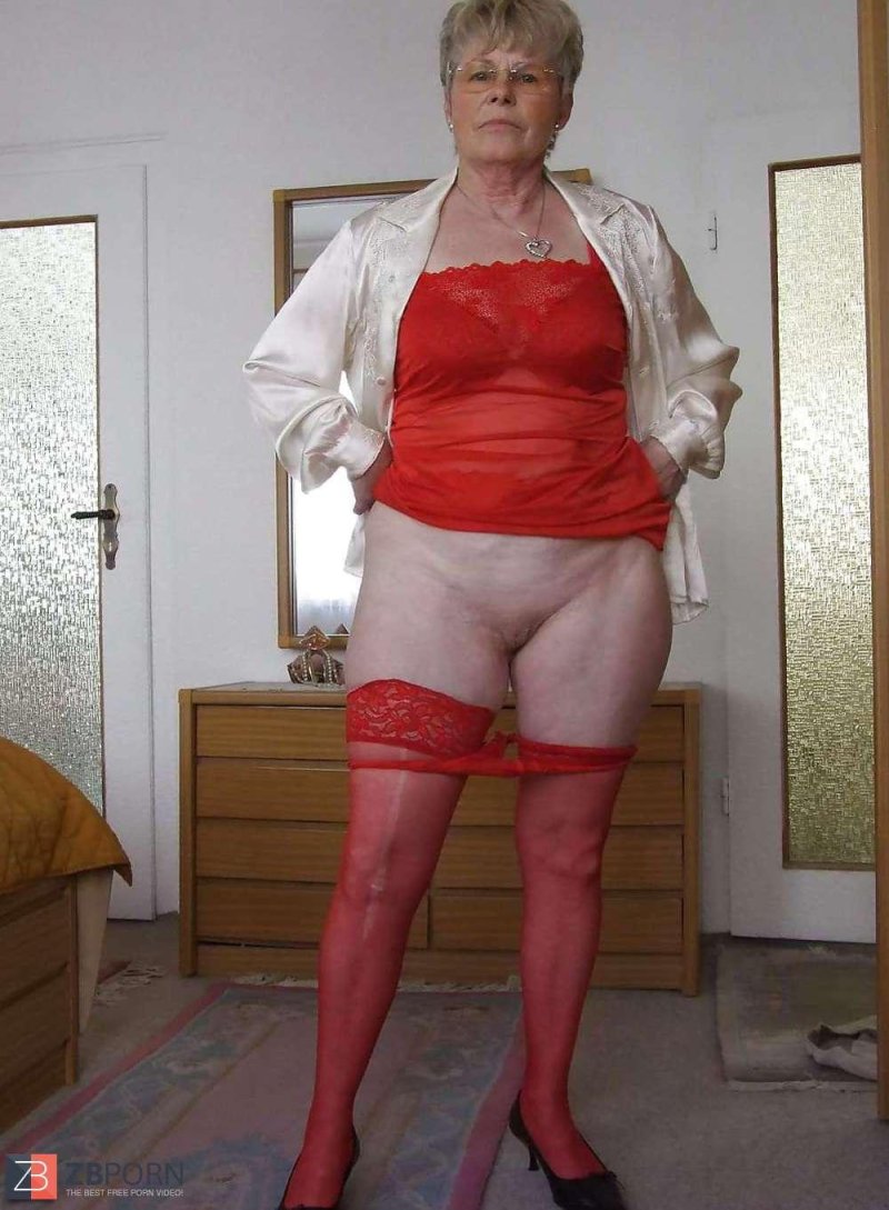 Пожилые дамы без трусов