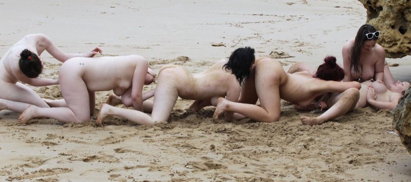 Оргия на нудиском пляже