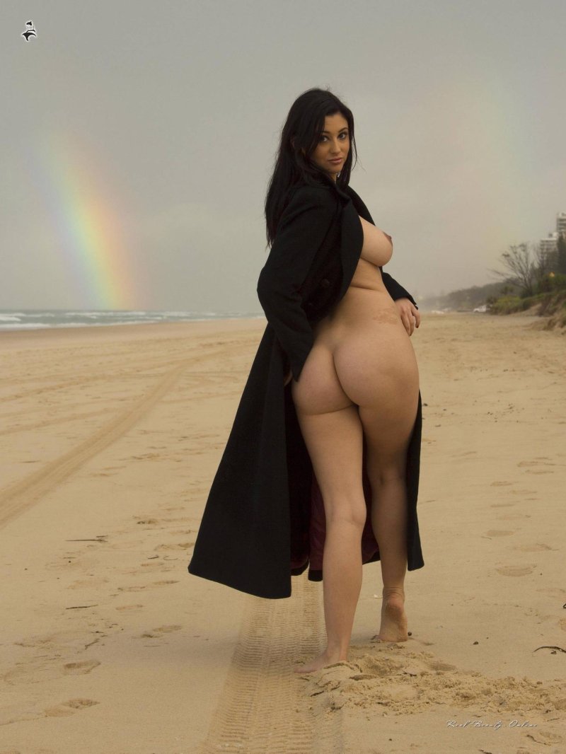 Голые арабские женщины с широкими бедрами