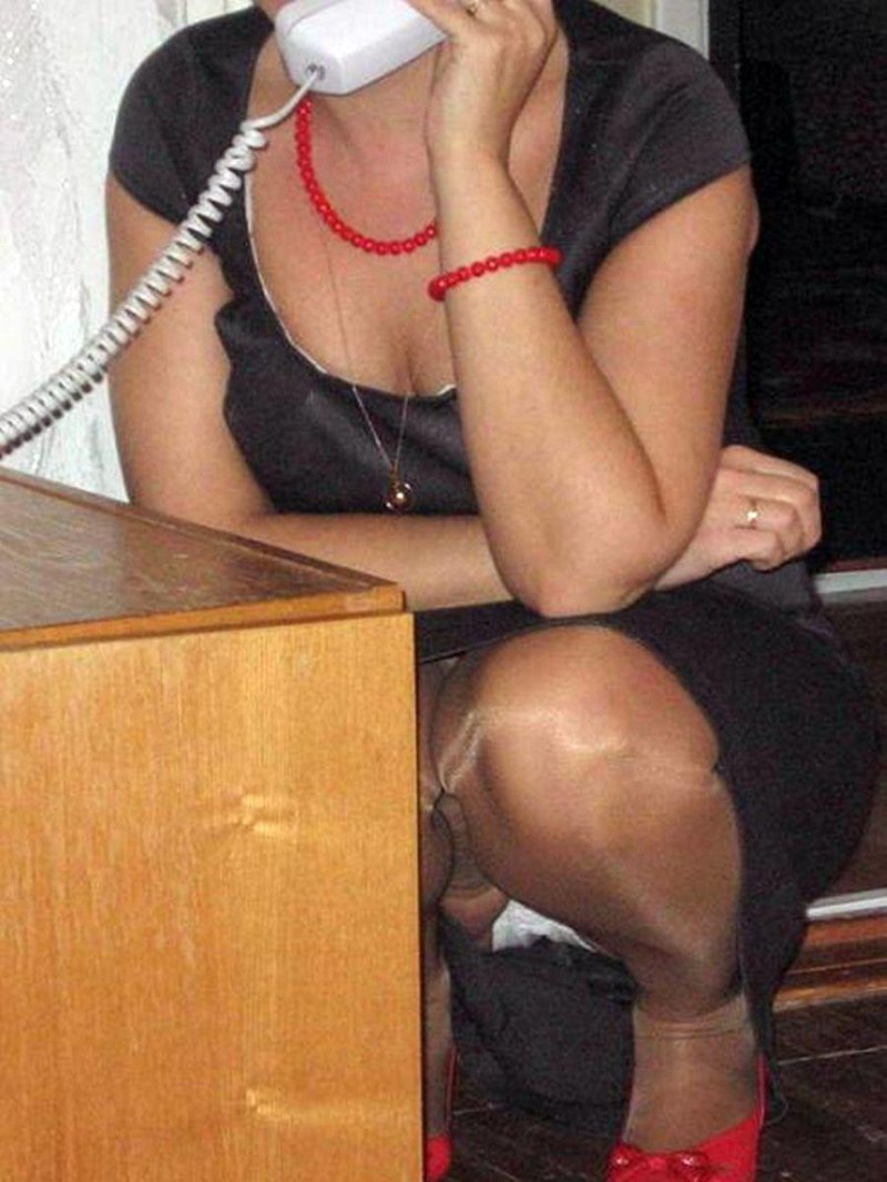 У зрелой учительницы под юбкой частное