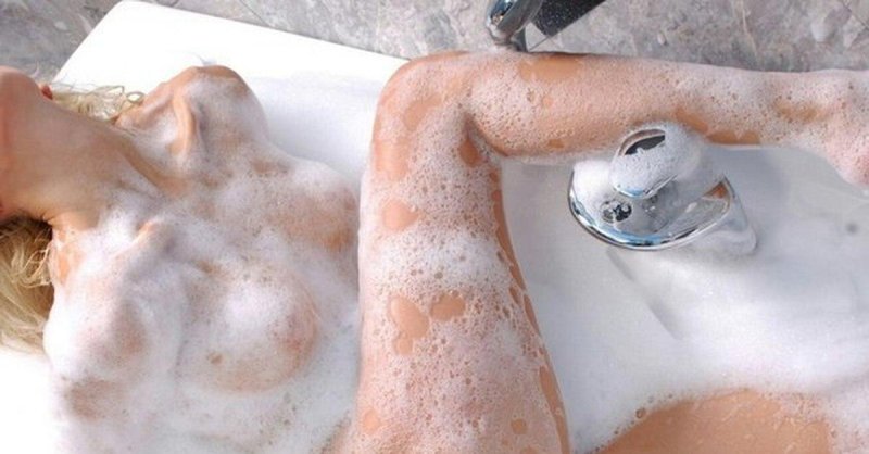 Девушка в пене