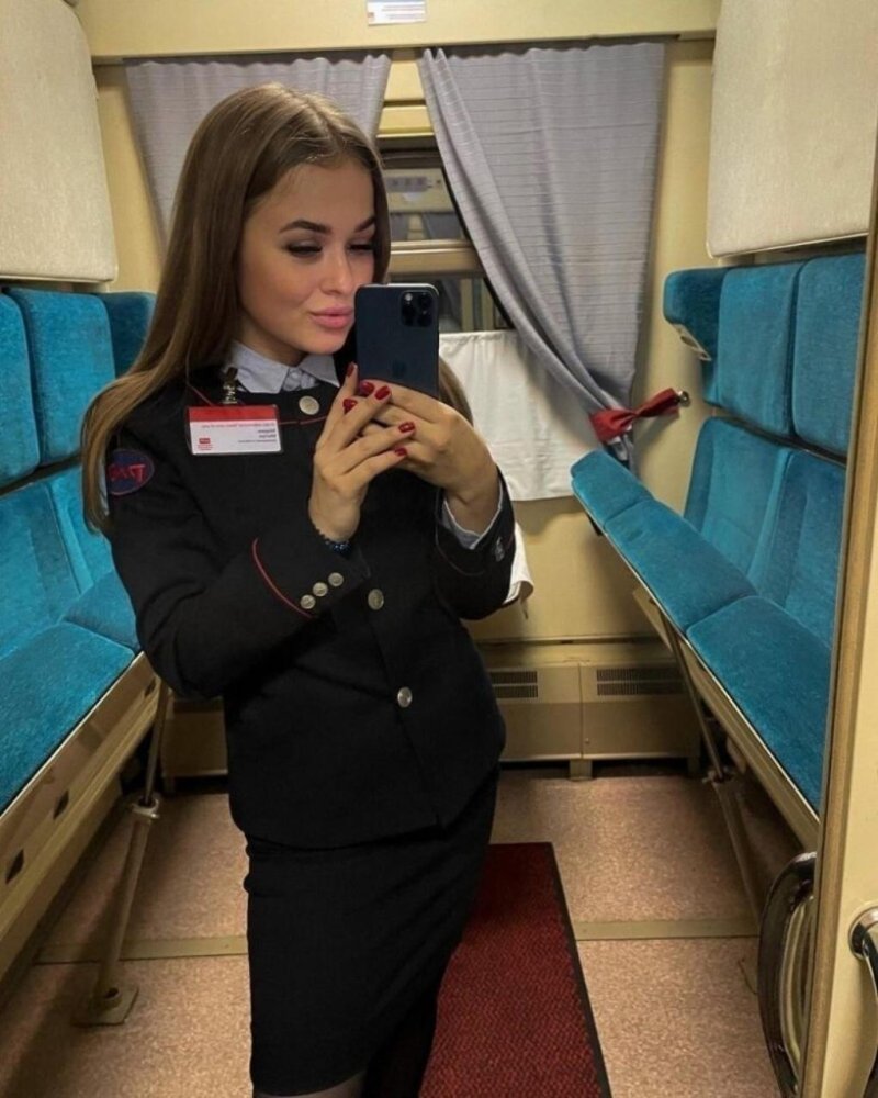 Красивая проводница