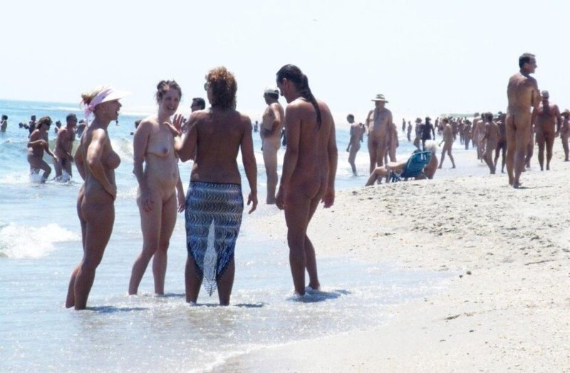 Семейный нудийский пляж