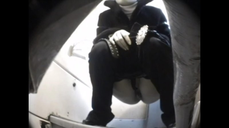 В туалете порно