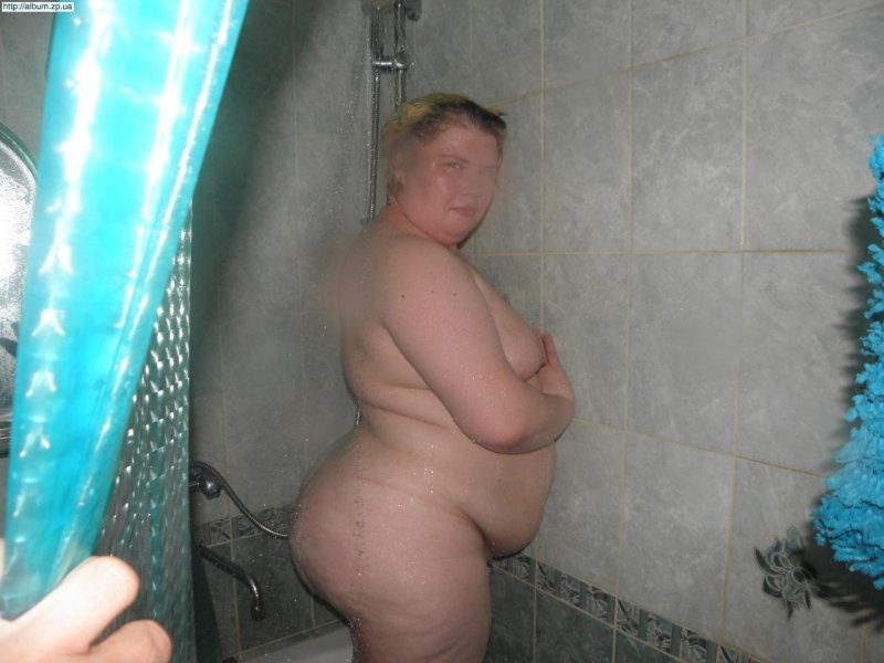 Толстухи в общей душевой