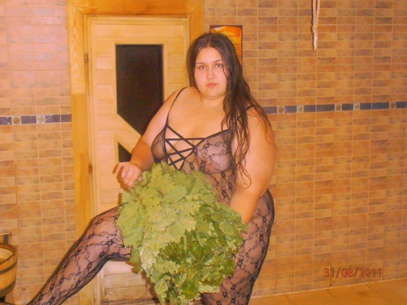 Толстушка в бане