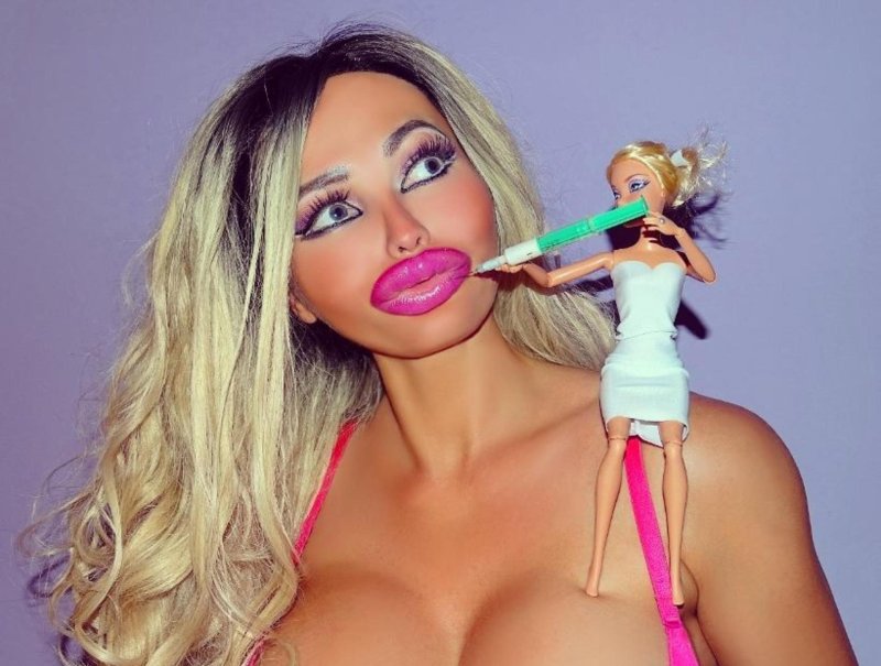 Красивые девушки с накаченными губами